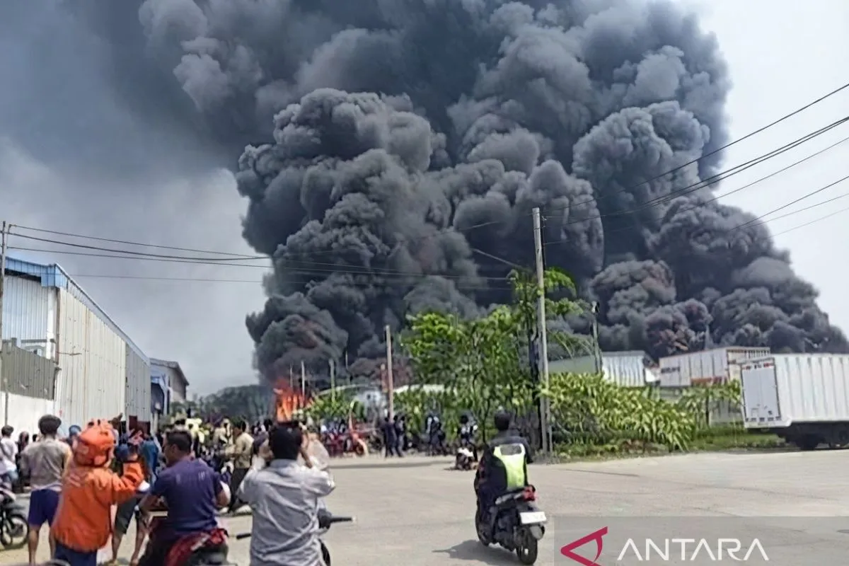 Operasional Bandara Soetta Tetap Normal di Tengah Kebakaran Tangerang